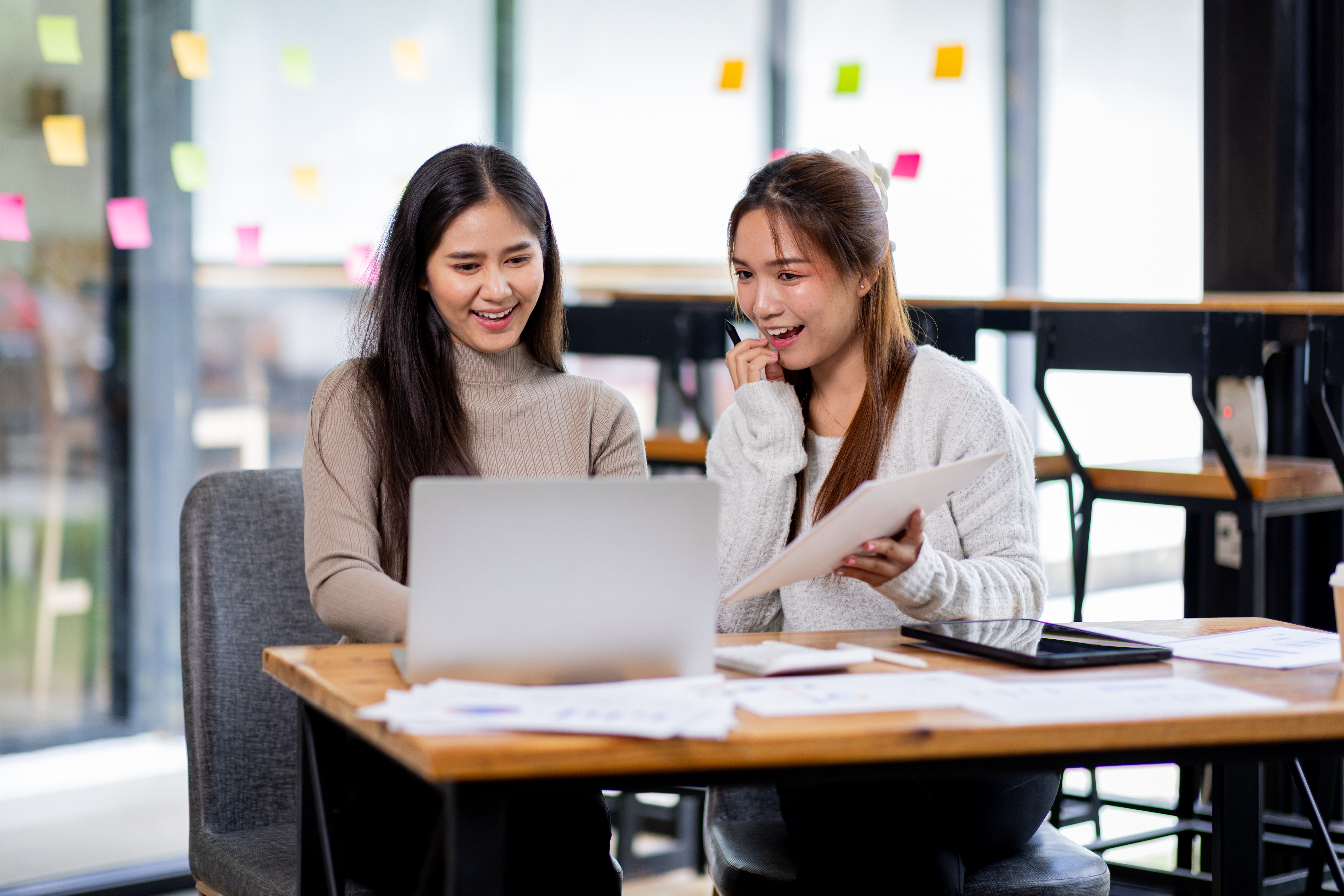 Two sales experts sitting and planning about customized strategies for their client.